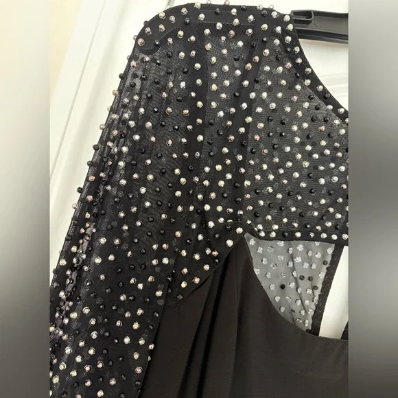 Elegant Betsy Adam’s Black Evening Gown with Embellished Sleeves - Picture 3 of 4